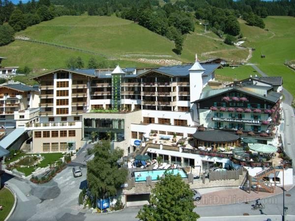 Khách sạn Stammhaus Wolf im Alpine Palace