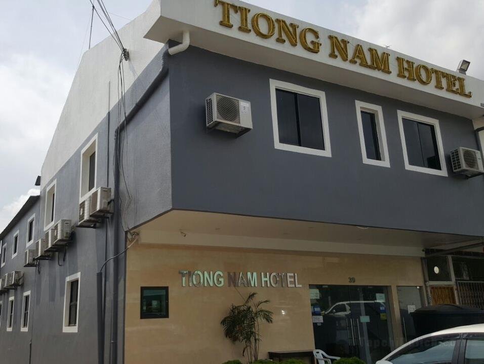 Khách sạn Tiong Nam
