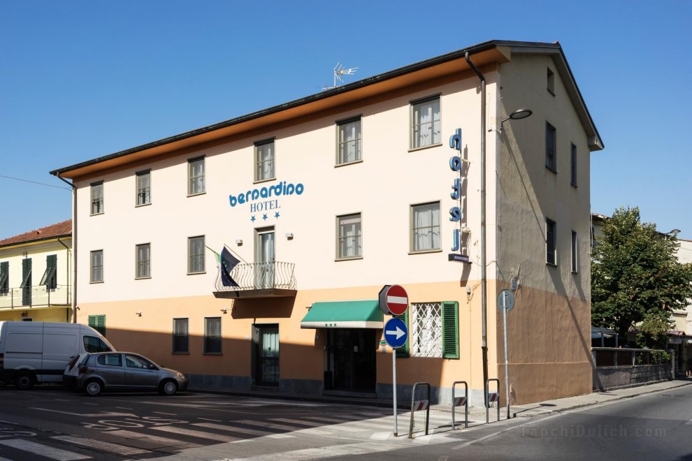 Khách sạn Bernardino