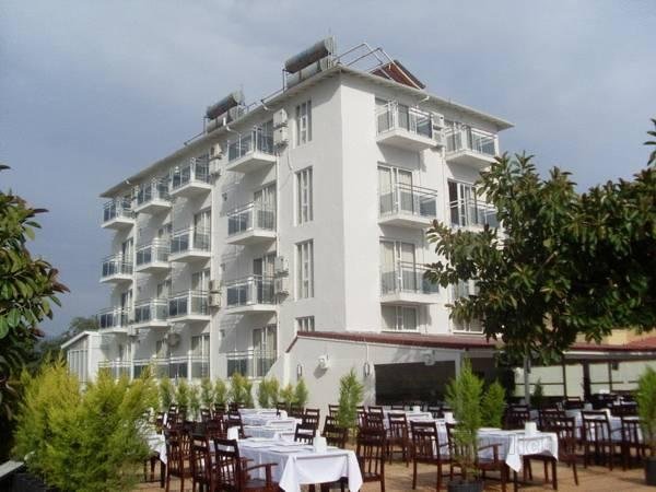 Khách sạn Makri Beach