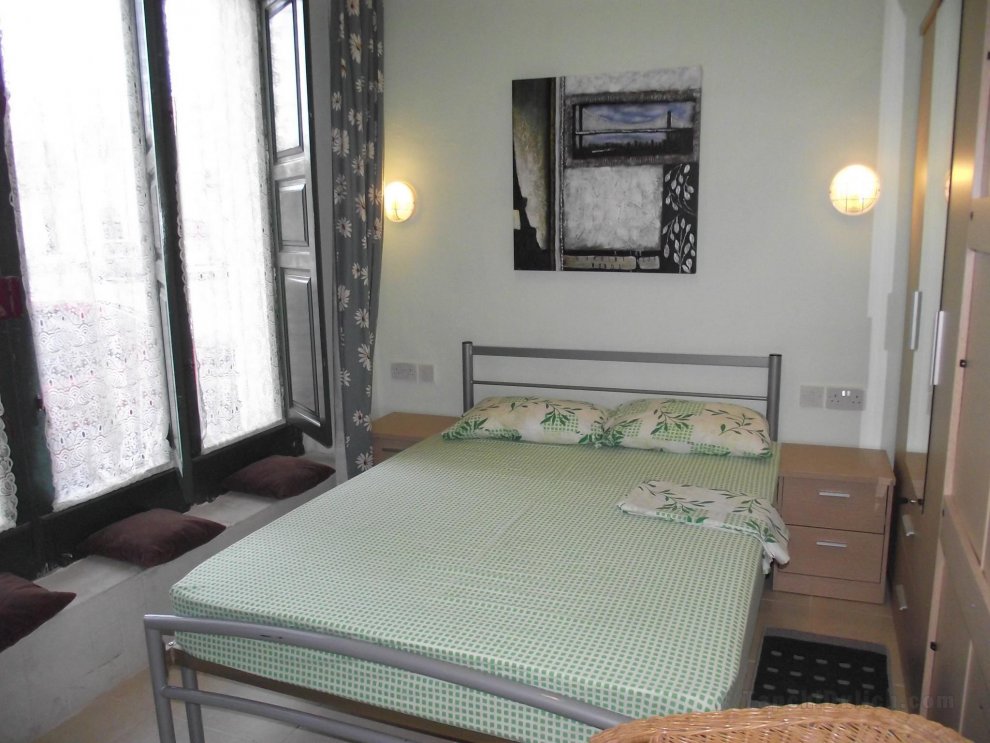 Qronfli Holiday Accommodation With Pool (1)