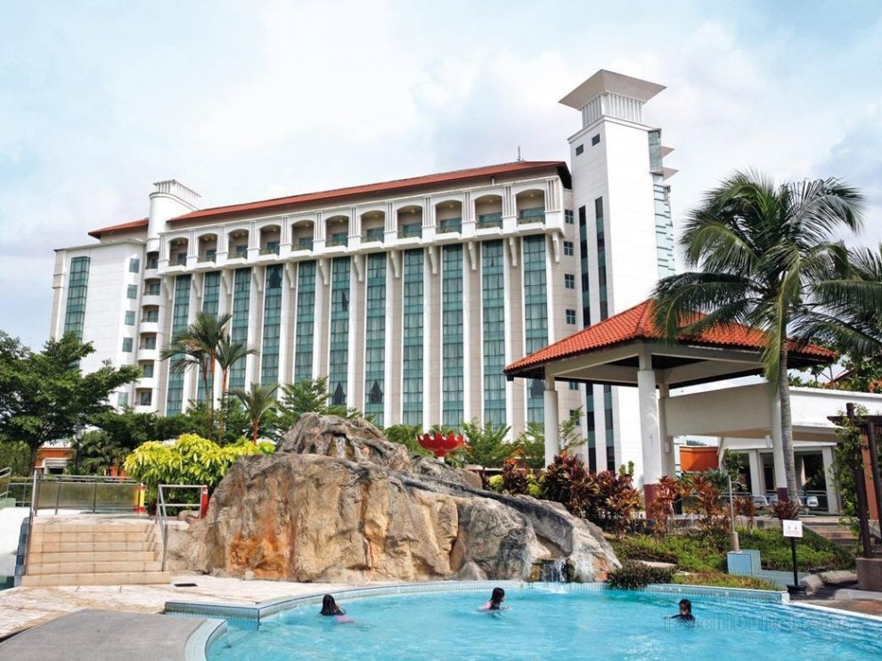 Khách sạn Nilai Springs Resort