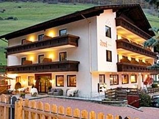 Khách sạn Berg Tyrol & Firn