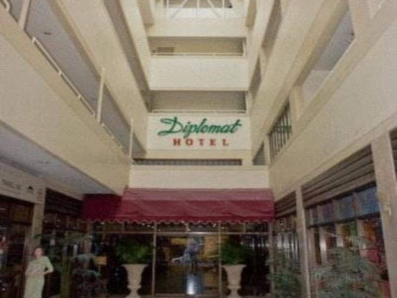 Khách sạn Diplomat