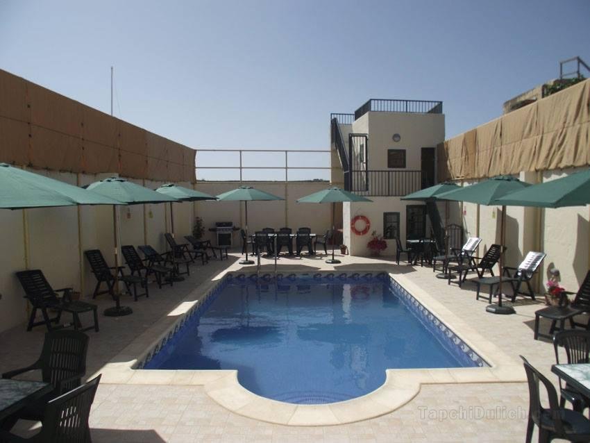Qronfli Holiday Accommodation With Pool