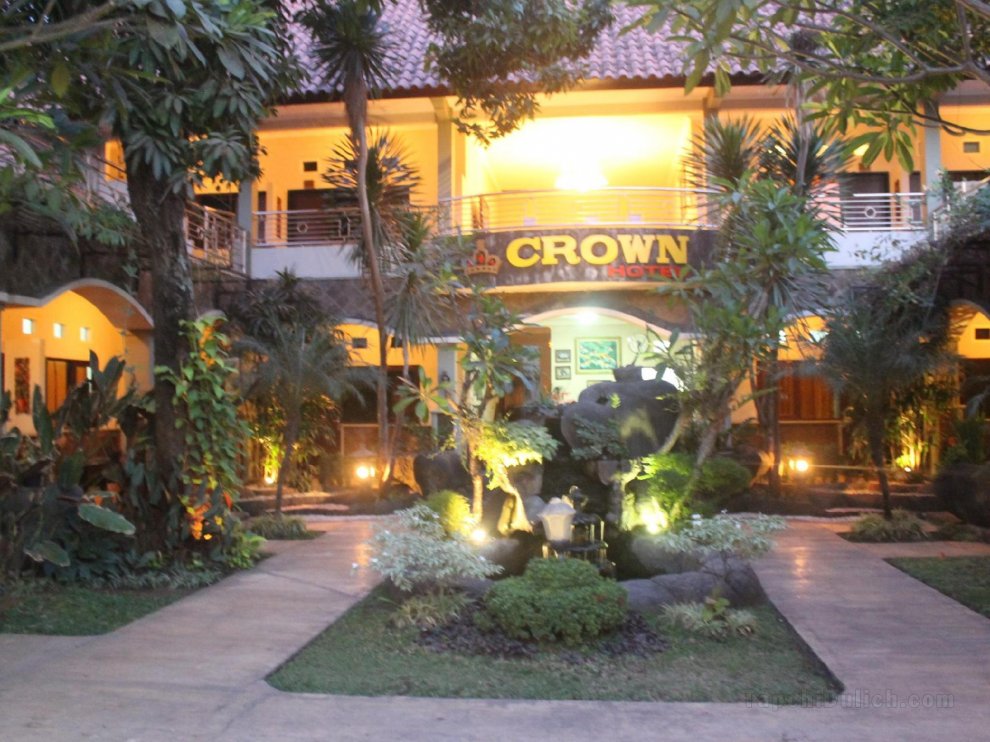 Khách sạn Crown