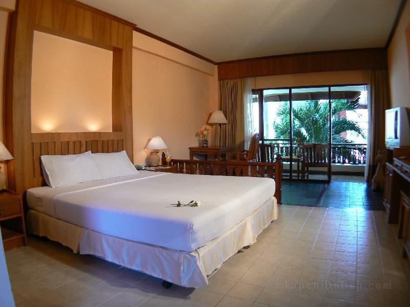 Aloha Resort (SHA Extra Plus)