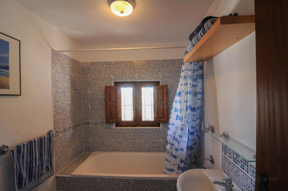 One Bedroom Cottage with private pool and garden
