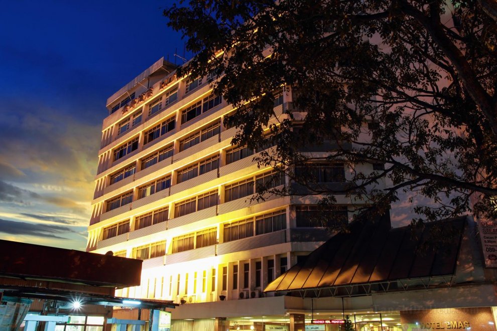 Khách sạn Emas