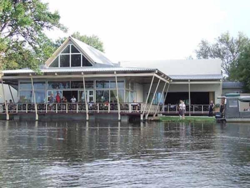 Khách sạn Protea Zambezi River Lodge