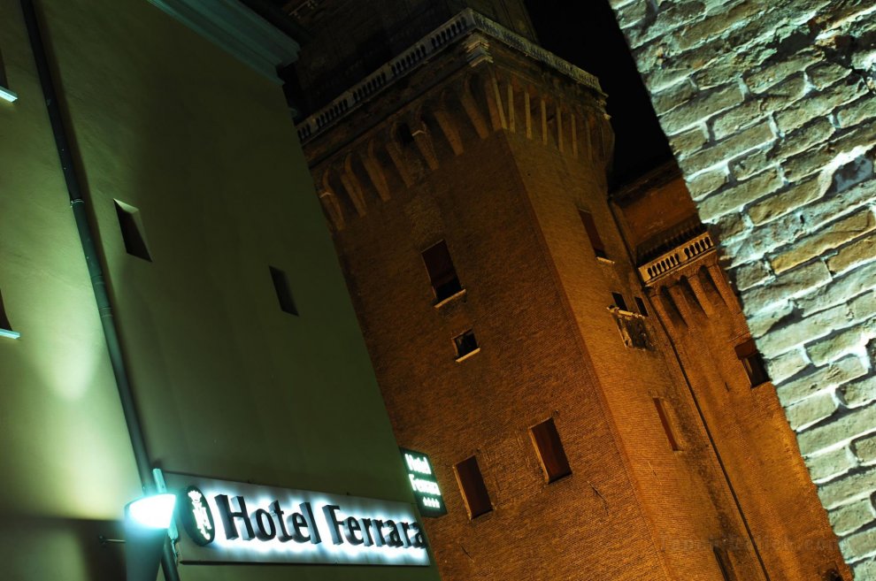 Khách sạn Ferrara