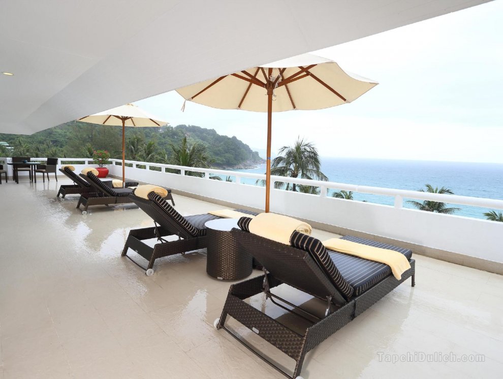 Le Meridien Phuket Beach Resort  SHA Plus +