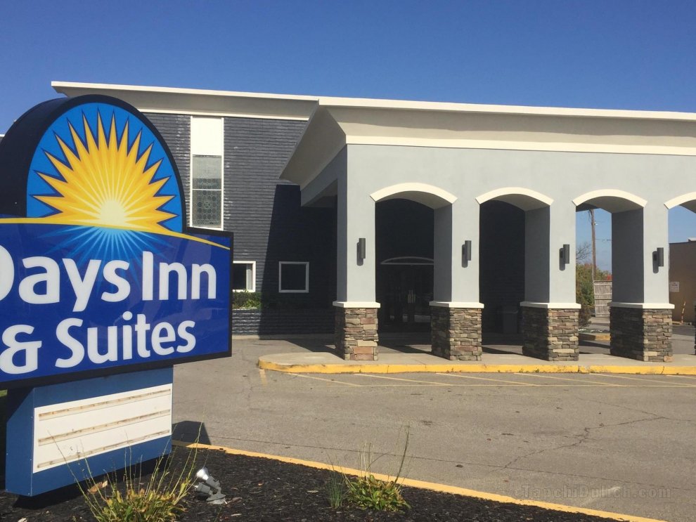 Days Inn & Suites by Wyndham Cincinnati North