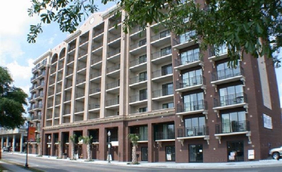 Riverview Suites at Water Street Center
