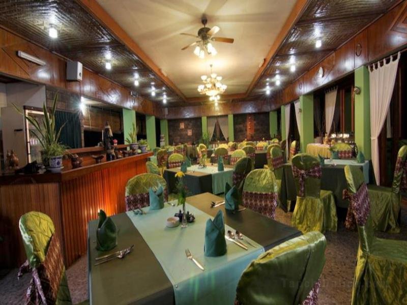 Khách sạn Poeri Devata Resort