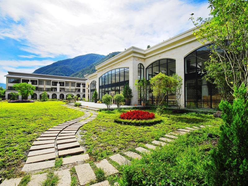 Tai-Yi Red Maple Resort
