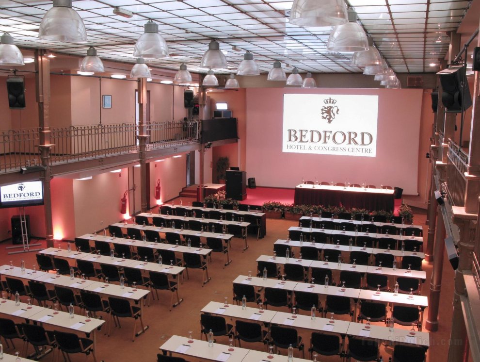Khách sạn Bedford & Congress Centre