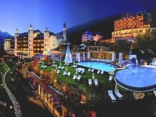 Khách sạn Adler Dolomiti Spa & Sport Resort