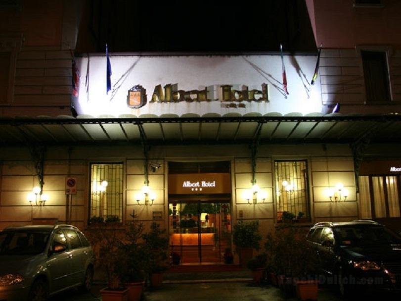 Khách sạn Albert