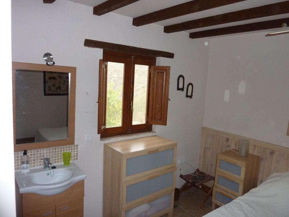 One Bedroom Cottage with Communal Swimming Pool