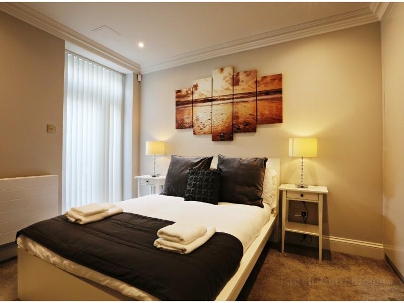2 Bed Flat EARLS COURT-SK - A