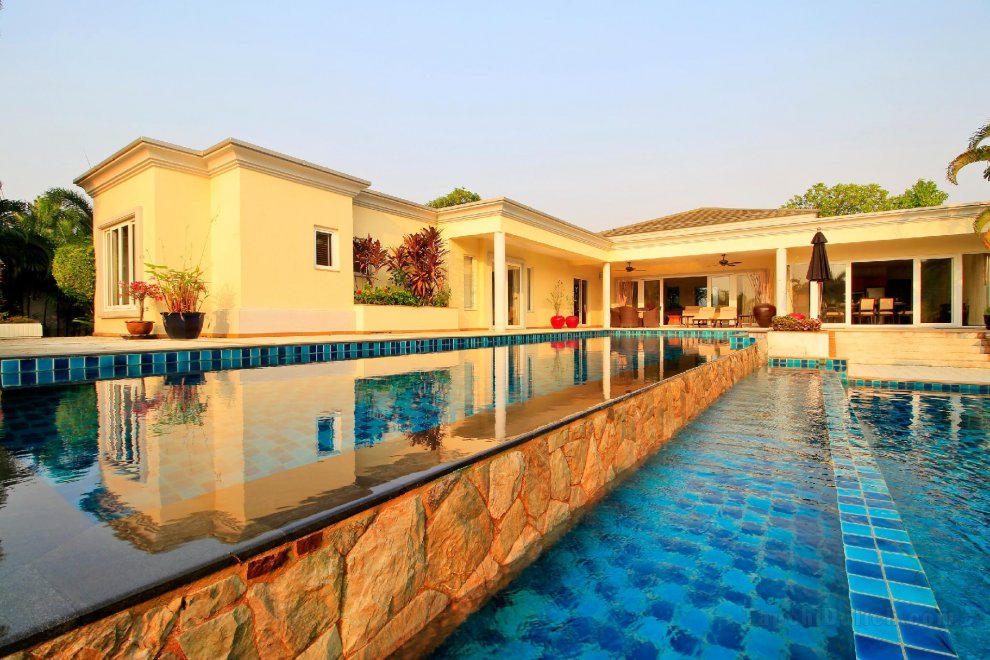 Sunset Villa 4 Bedroom Luxury Pool Villa Pattaya