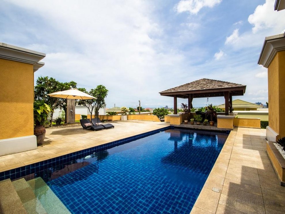 Sunrise Villa 4 bedroom luxury property in Pattaya