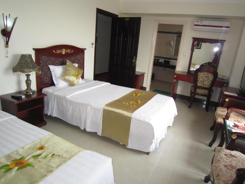 Khách sạn Classic Hoang Long
