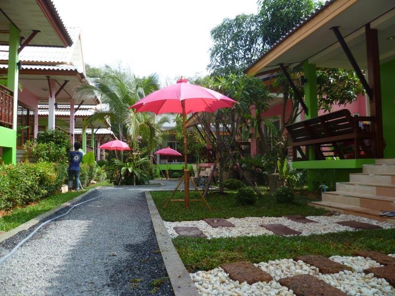 Pinky Bungalows Resort (SHA Extra Plus)