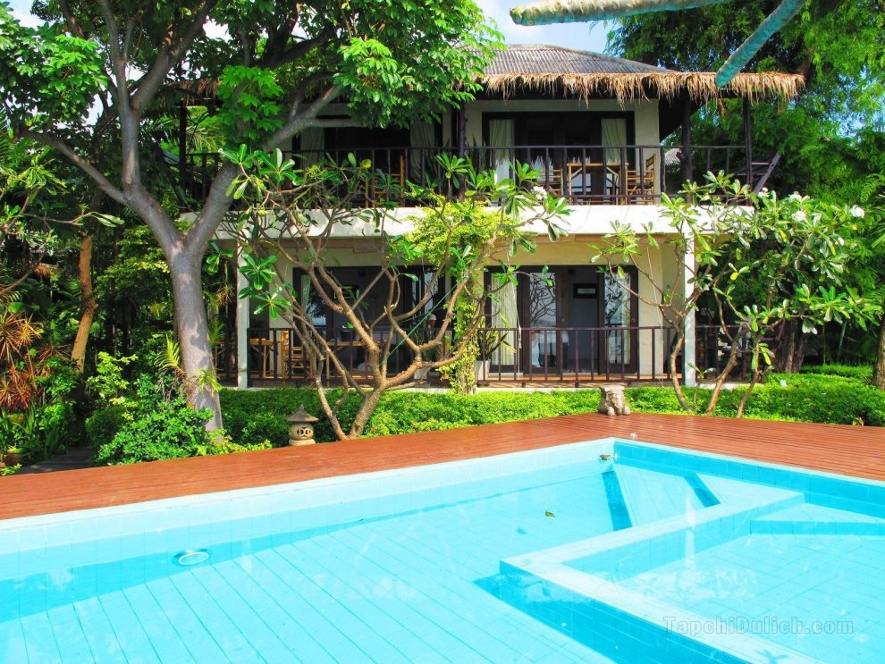 Tamarina Resort