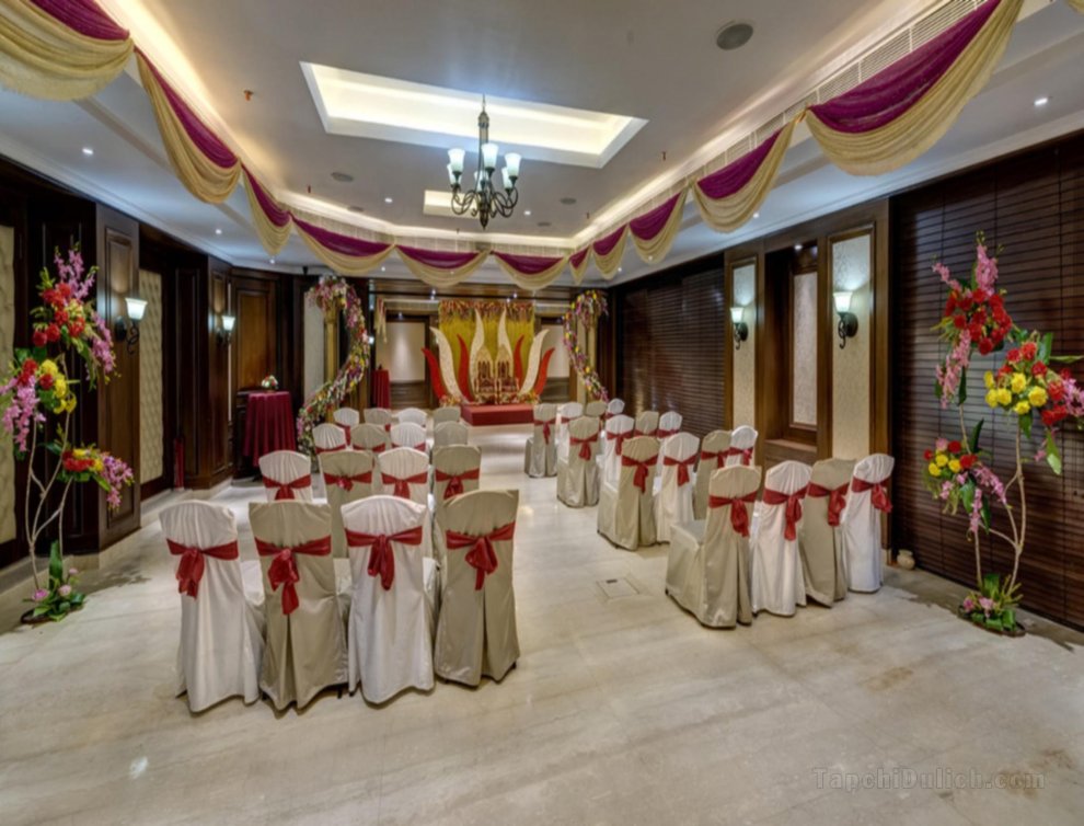 Khách sạn The Astor Kolkata