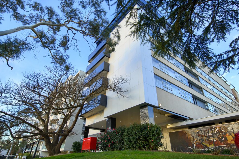 Khách sạn Canberra Rex and Serviced Apartments