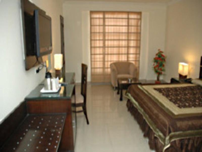 Khách sạn Aditya