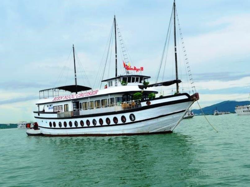 Seawind Charter Cruise Halong