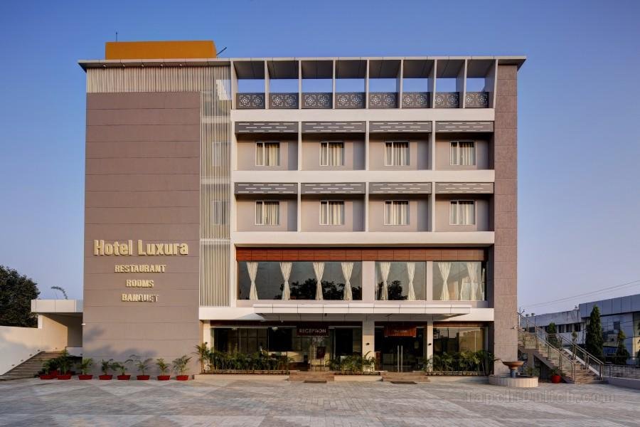 Khách sạn Luxura