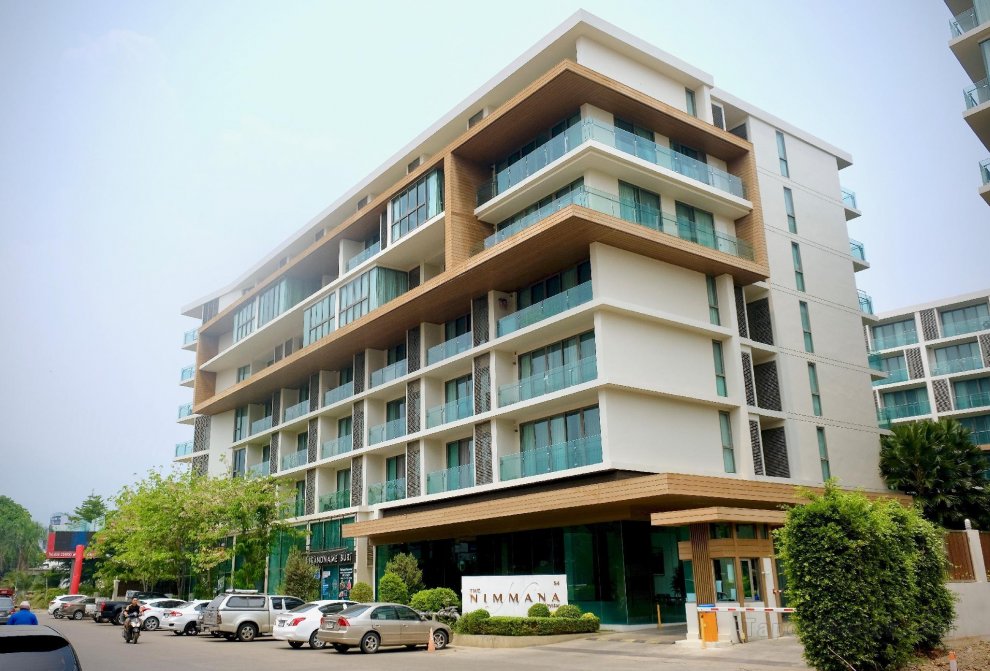 New Modern condo in Nimman Area with pool and gym
