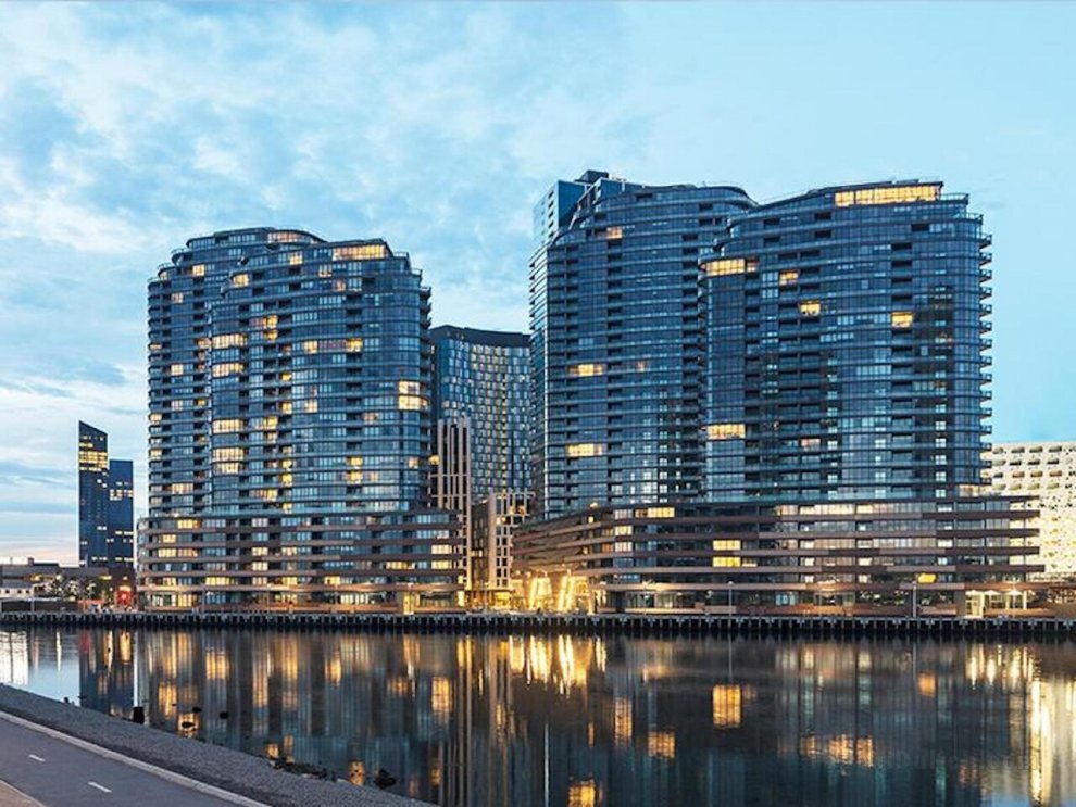 Brilliant Victoria Harbour Waterfront Apartment