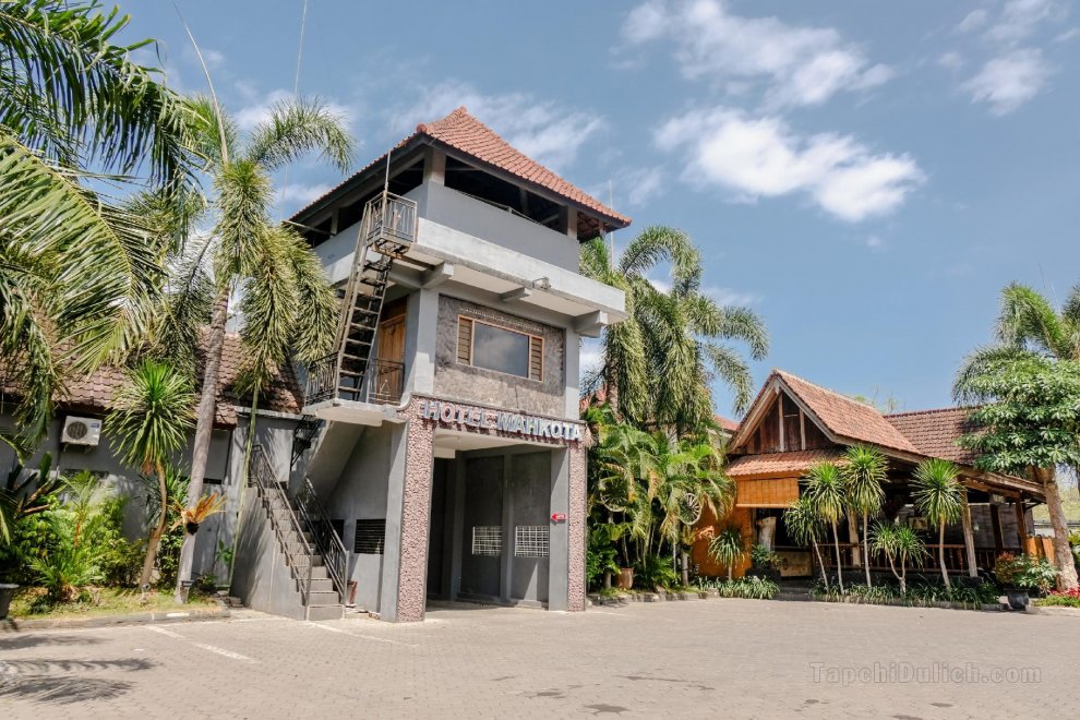 Khách sạn Mahkota Plengkung