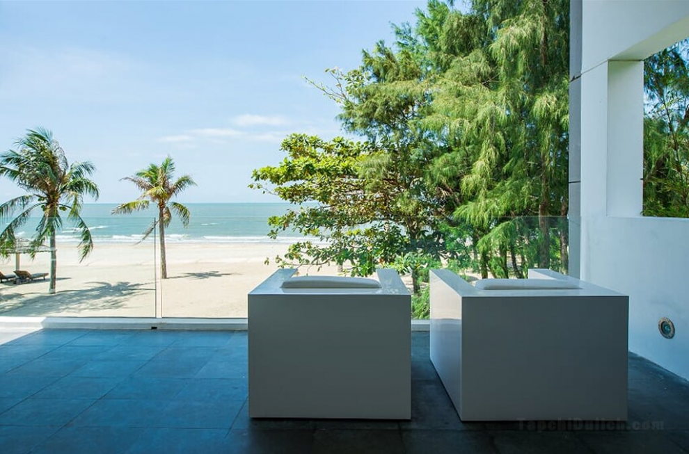 Beachfront villa 1000m2, 5BR Sanctuary Ho Tram