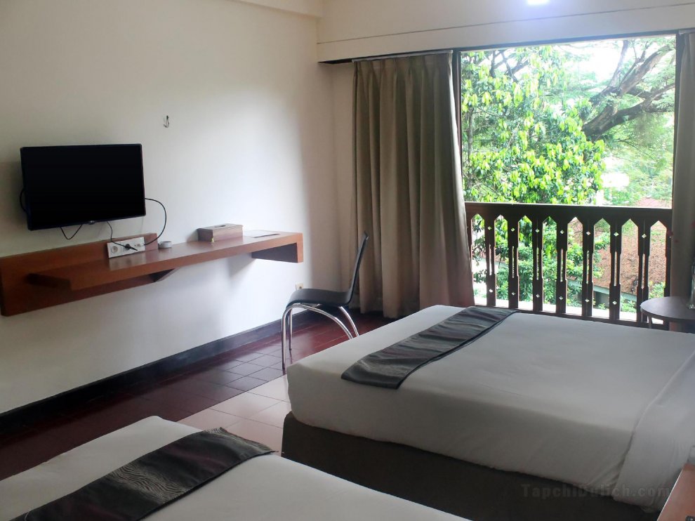 Khách sạn Ratu & Resort