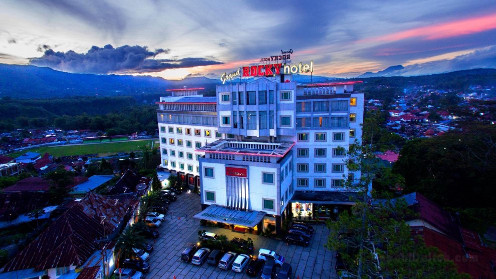 Khách sạn Grand Rocky Bukittinggi