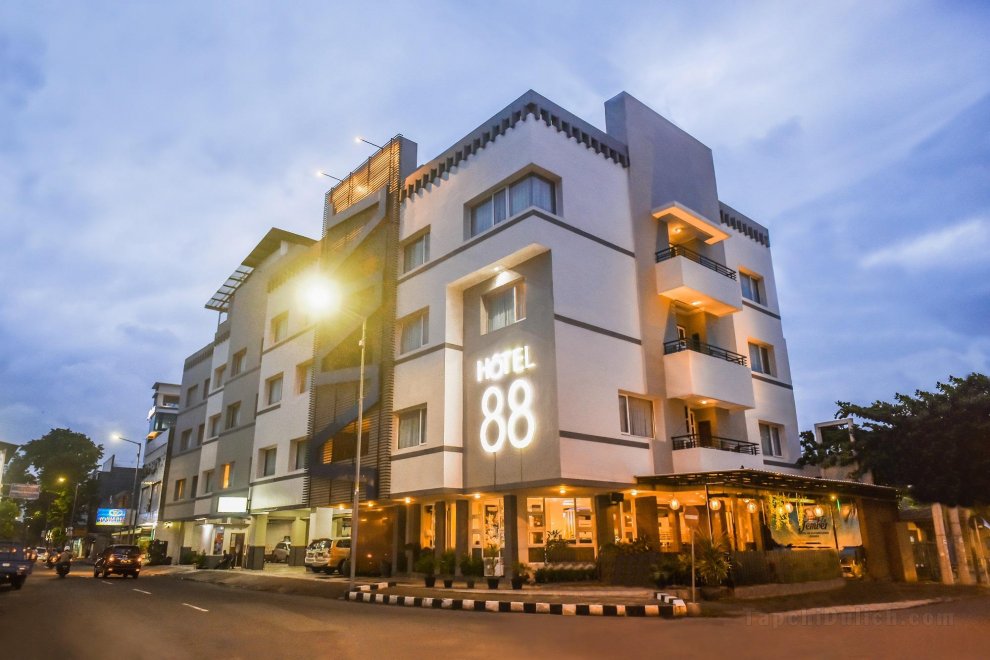 Khách sạn 88 Diponegoro-Jember