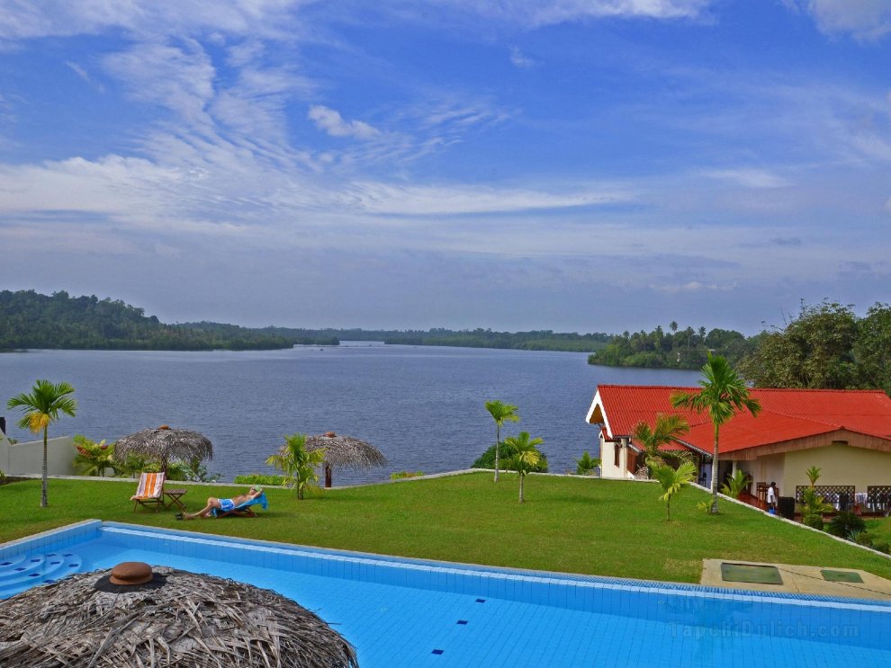 Kalla Bongo Lake Resort