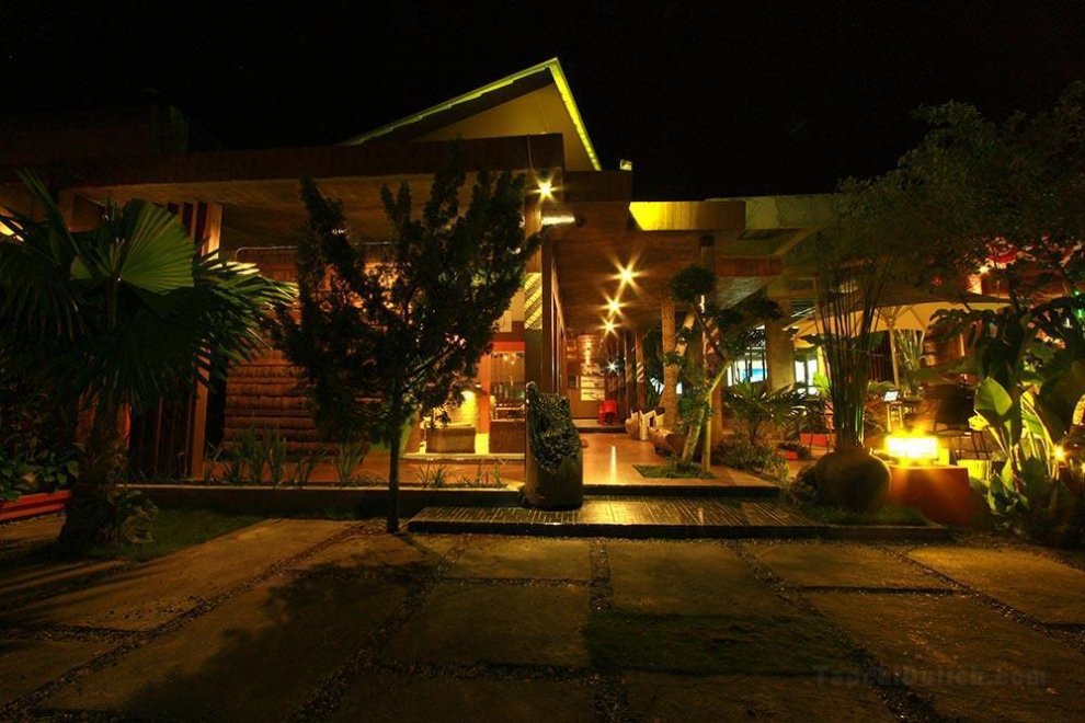 Khách sạn Lawaka