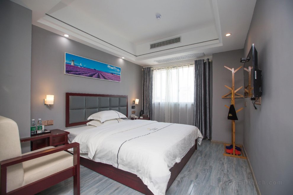 Deluxe Tianmenshan Mountain double bed room 