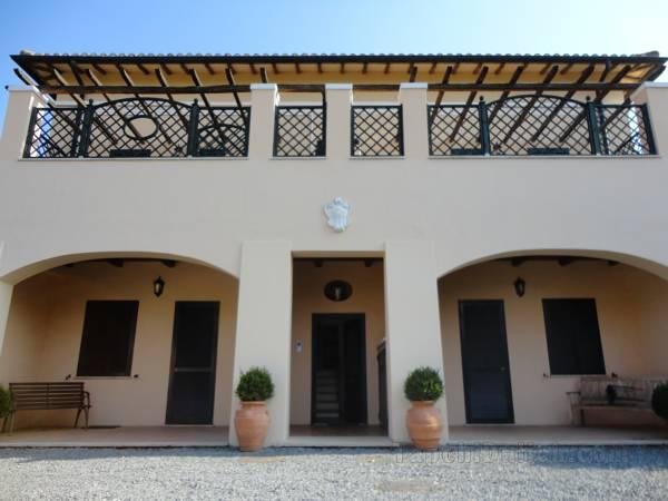 Casale Tormaggiore Villa And Country Suites