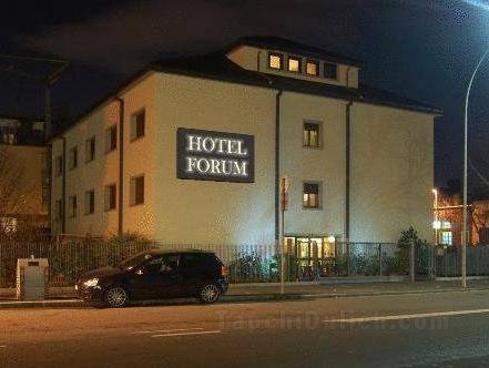 Khách sạn Forum