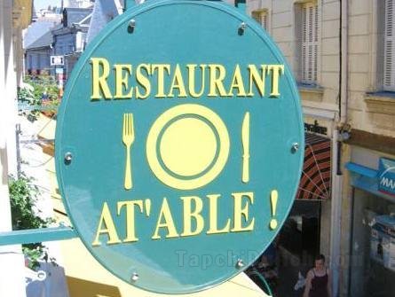 Khách sạn Logis Restaurant La Boule d'Or