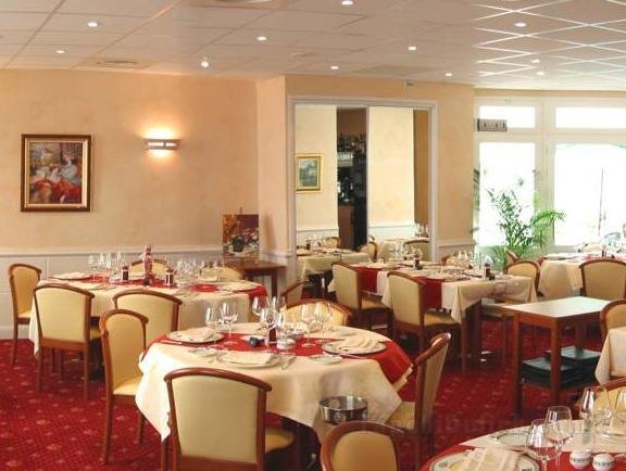 Logis Hotel Restaurant La Boule d'Or