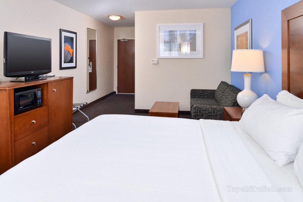 Khách sạn Holiday Inn Express & Suites Terre Haute